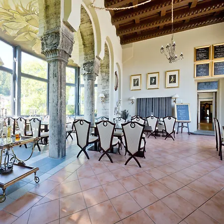 埃尔格尔斯堡斯罗斯酒店